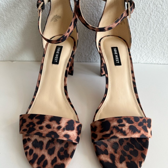 NINE WEST• PRUCE ANKLE STRAP BLOCK HEEL SANDAL•TAN LEOPARD•SIZE: 9 1/2 MEDIUM - Picture 6 of 12